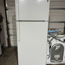 Refrigerator GE