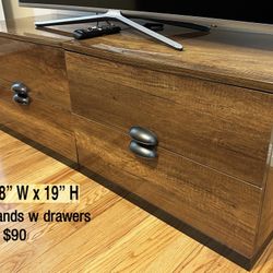 2 Night Stands With Drawers