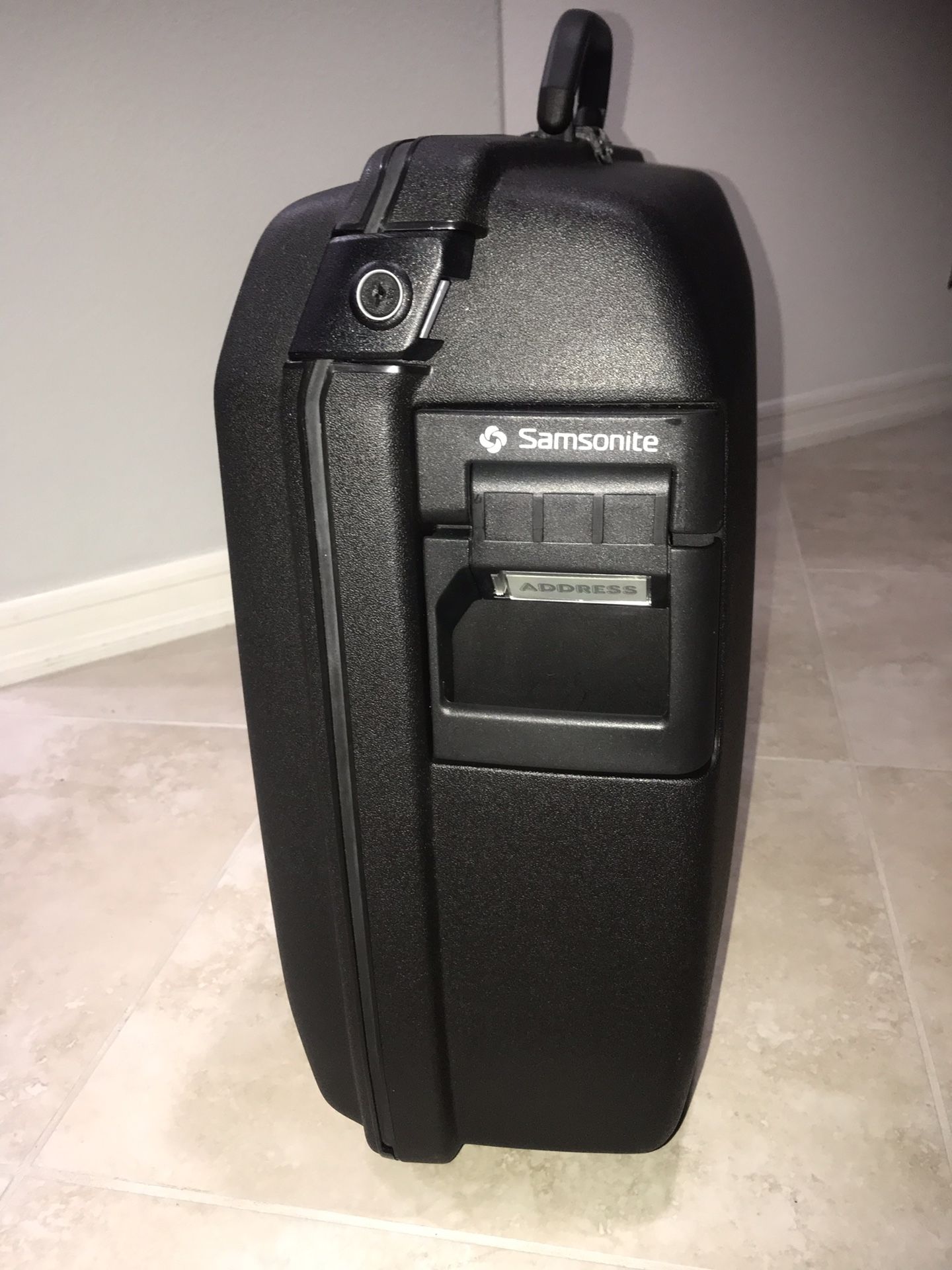 Veel Verouderd Aanhankelijk Samsonite 200 Series Oyster Hardside 26 in. Cartwheel Luggage for Sale in  Ontario, CA - OfferUp