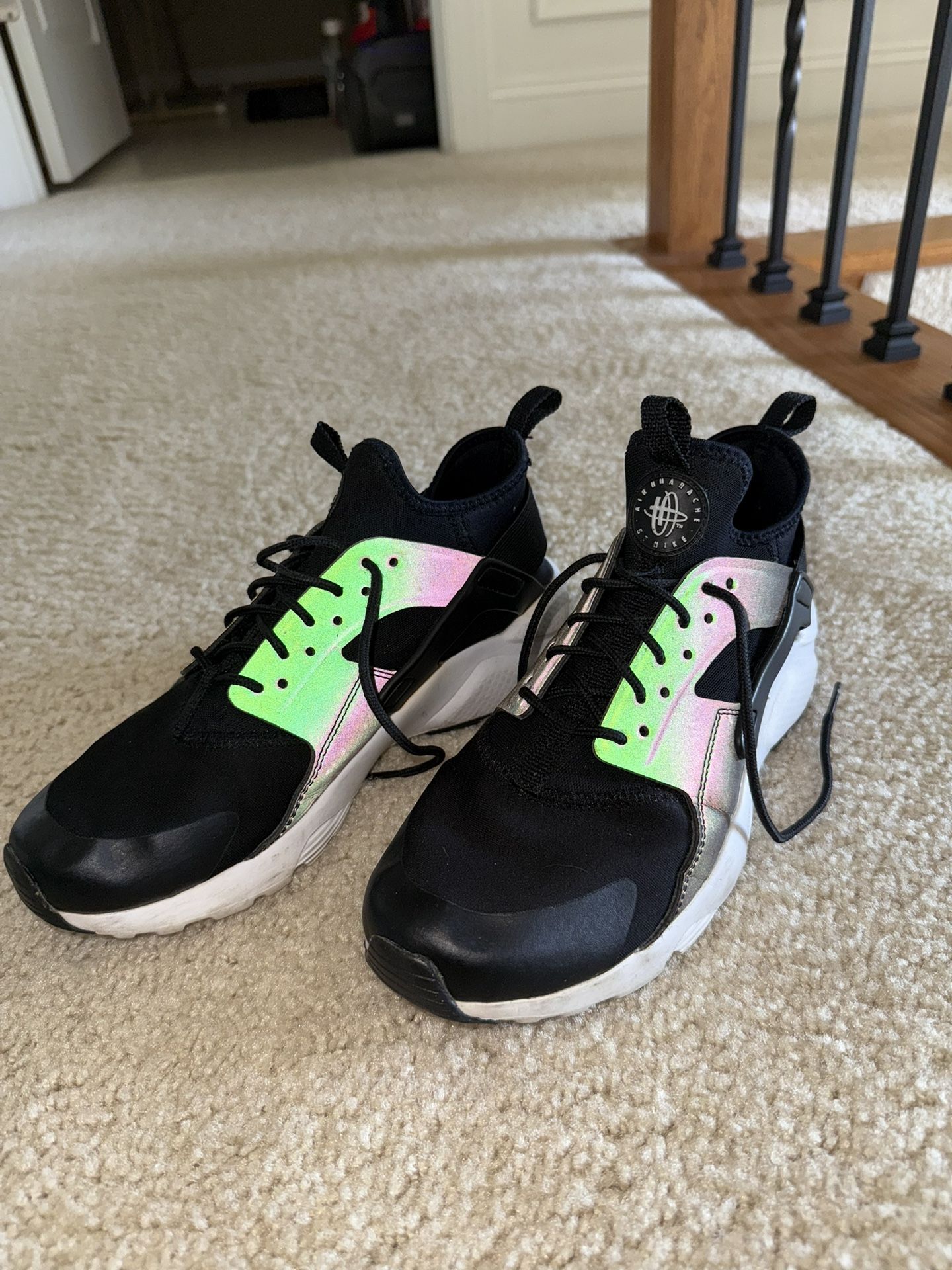 Air Huarache Run Ultra SE (Size 7)