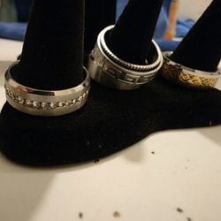 Mens RINGS 9.5 GOLD AND SILVER COLOR STAINLESS