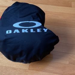 Ski Helmet Oakley Mod5.   Only One Season Been 