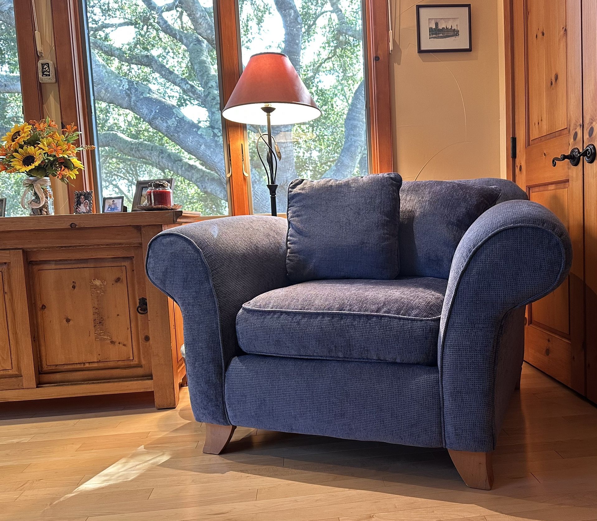 Blue roll arm chair with extra pillow and matching ottoman