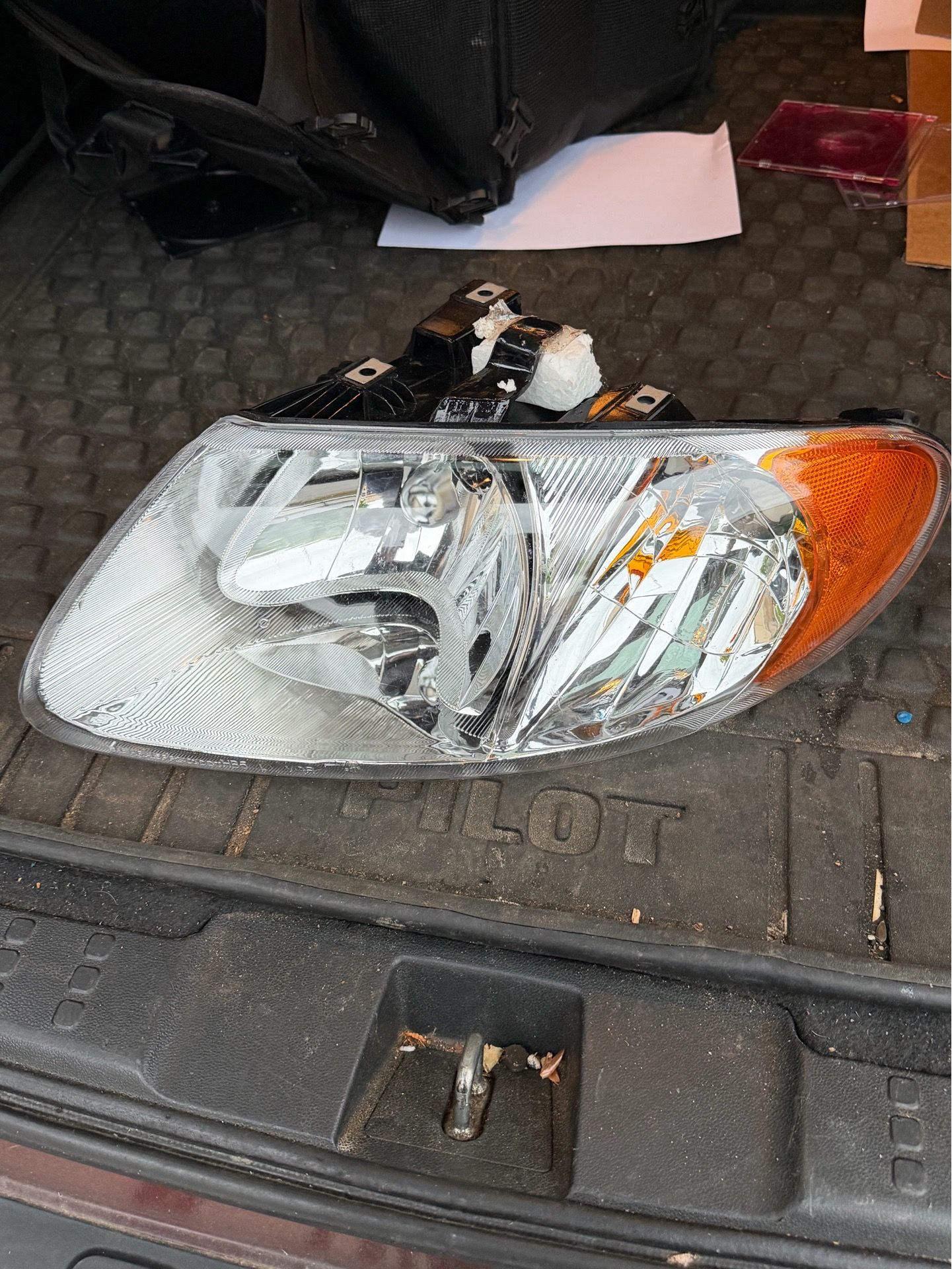 Eagle Eyes® CS090-B001L - Driver Side Replacement Headlight