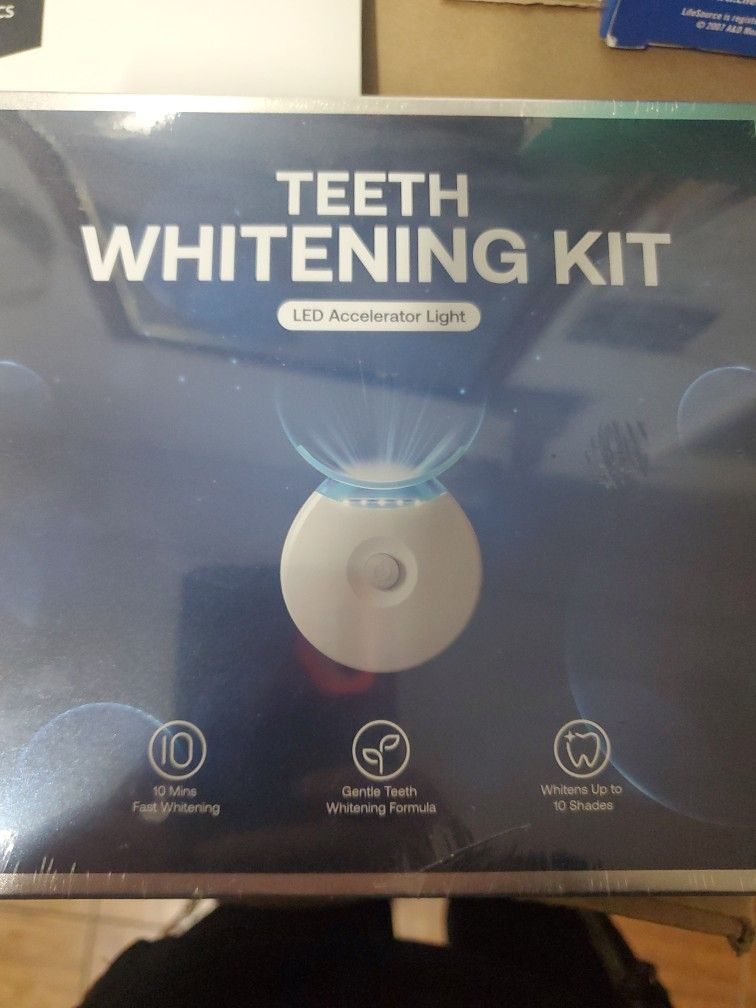 TEETH WHITENING KIT