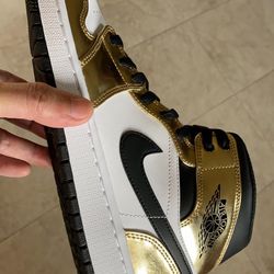Jordan 1 Mid Metallic sz 9.5