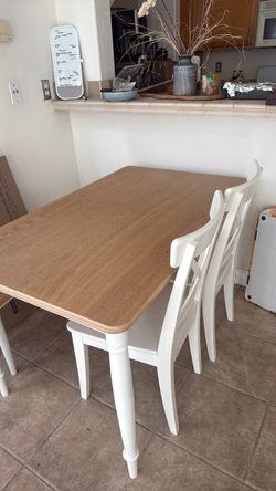 kitchen table with 2 chairs + bench