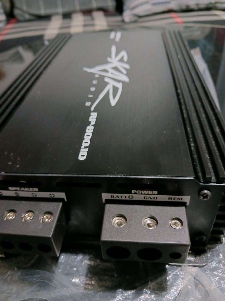 80$ SKAR AMP CLAS D 1 OHM STABLE 800 WATS RMS MYB 1200 WATTS PEAK MAX COMPETICION AMP