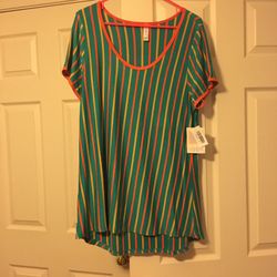 BNWT lularoe classic t