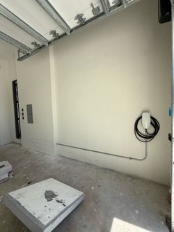 Tesla Wall Charger Connector Intallacione