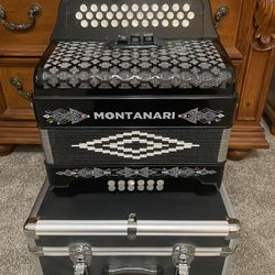 Acordeon Montanari de tres Registros en tono de Fa