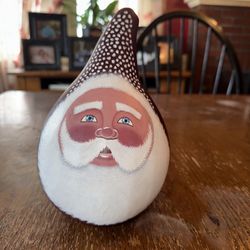  Hand Painted Santa Claus Gourd Chris Kringle Christmas Holiday 8.5” Tall Signed   This handmade Santa Claus figurine is crafted from a gourd and stan