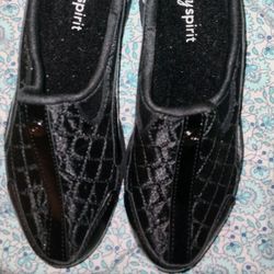 WOMANS EASY SPIRIT SHOES ( NEW)