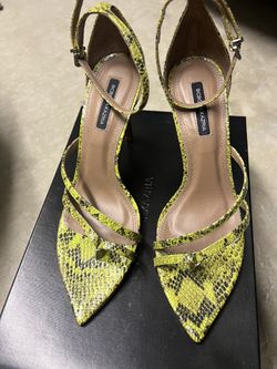 NWT BCBGMAXAZRIA AVERY NEON LIME SNAKE LEATHER HIGH HEEL SANDALS SIZE 8