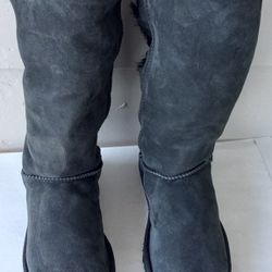 UGG BLACK BOW TIE BOOTS GENTLY WORN