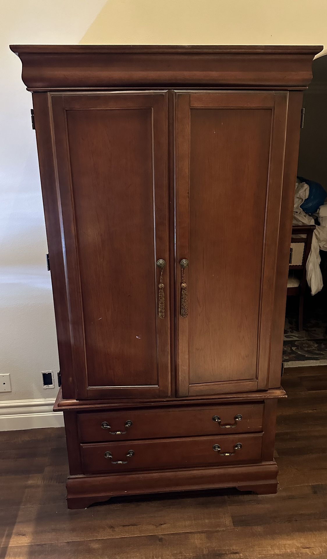 Armoire for Sale in Thousand Oaks, CA OfferUp