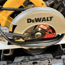 DEWALT Dw364 15amp 7 1/4 Corded Circular Saw