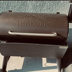 Heavy duty Pellet Smoker Grill: Traeger Electrical BBQ Grill with shelf and cover
