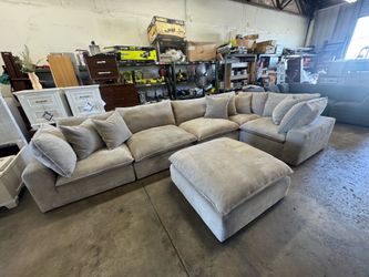 Sereen 6pc Brand New Super Cloud Fluffy Last One w Ottoman