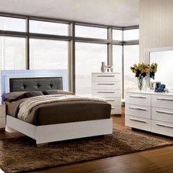 4pc Bedroom Set - White Queen Bed Dresser Mirror Nightstand 