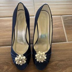 Elegant Park size 8 navy blue rhinestone wedges