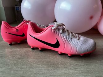 Women’s Nike Cleats size 7.5/5 Y