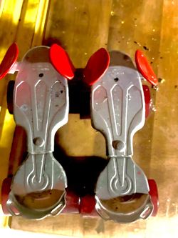 Antique jet set metal roller blades