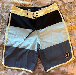 Quiksilver Highline Board Shorts Size 28