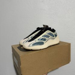 Adidas Yeezy 700 V3 Kyanite Size 5.5M