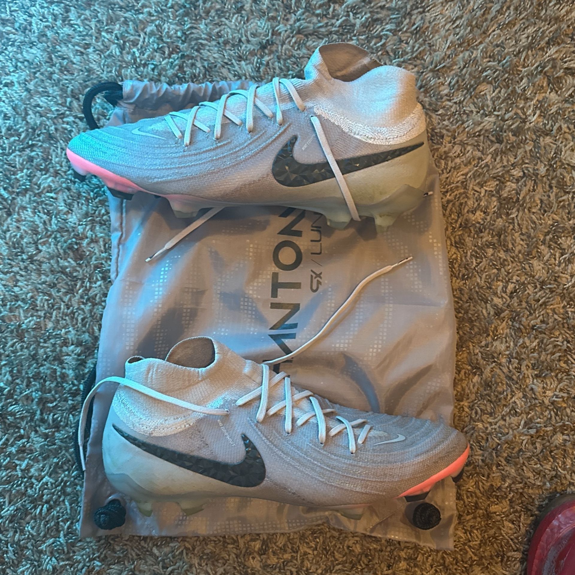 Nike Phantom Soccer Shoes Size 11