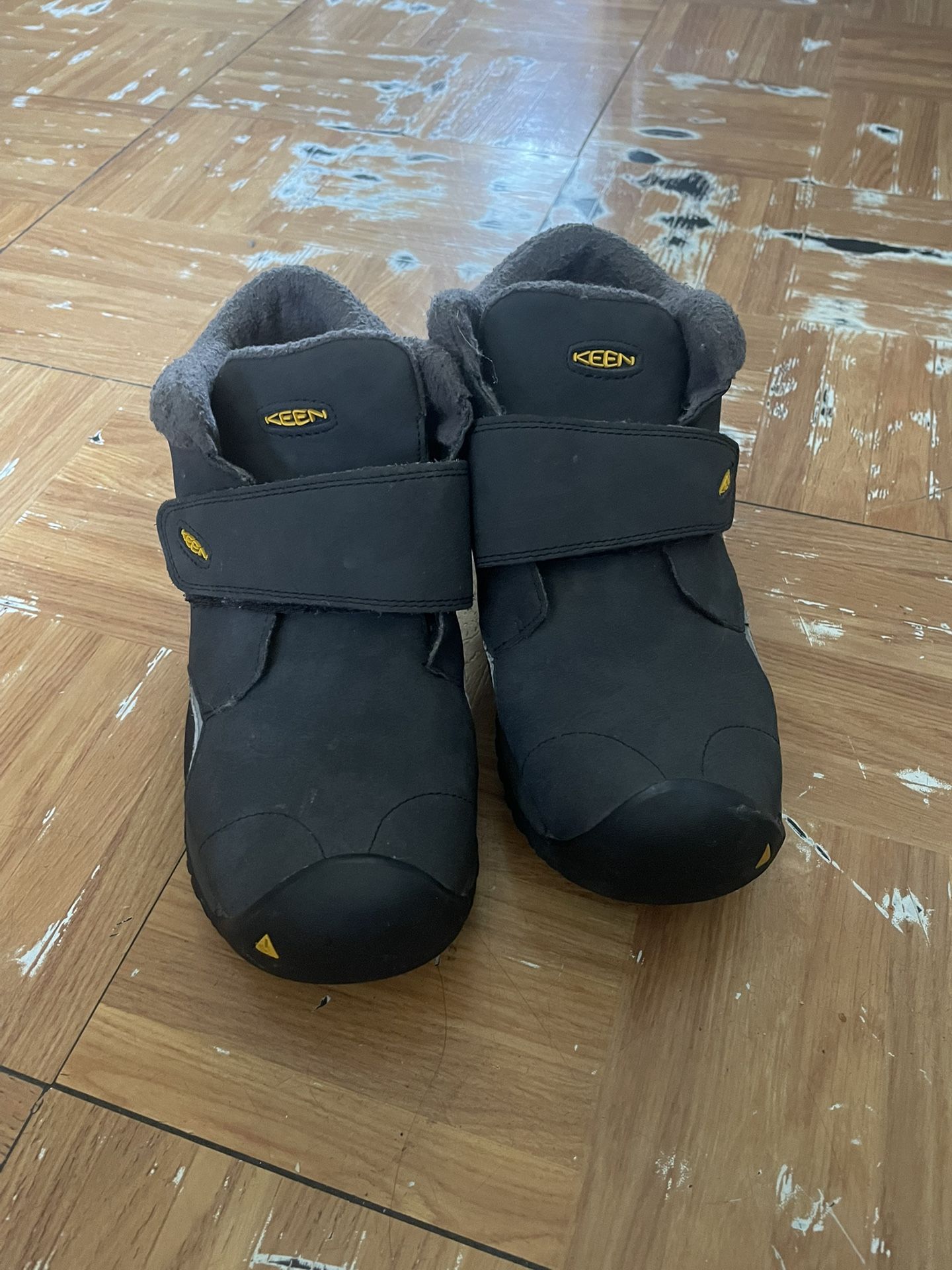 Kids Keens Boots Size4