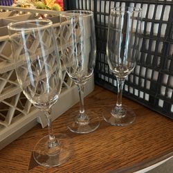 42 Champagne Glasses Flutes With Crates