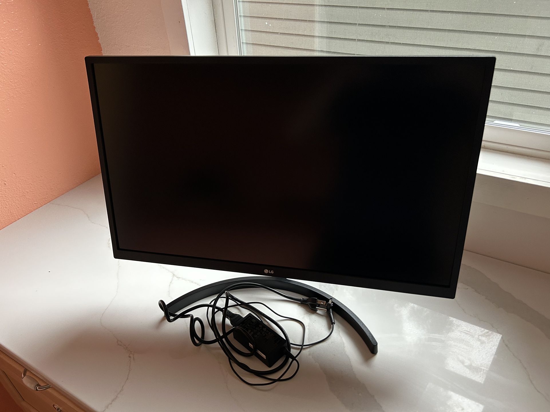 LG 27UK500-B Monitor 27” Ultrafine 4k (3840 x 2160)