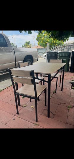 Table with 4 chairs
