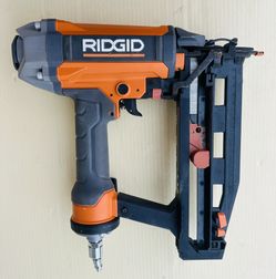 RIDGID 16-Gauge 2-1/2” Pneumatic Finish Nailer w/ CLEAN DRIVE Technology 