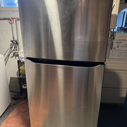 LG 20.2 Stainless Refrigerator