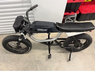 Monday Motorbike Anza model