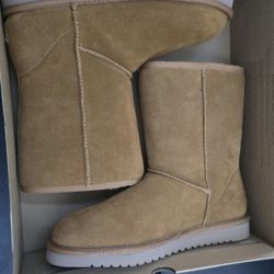 Brand New Uggs - Women's US 7