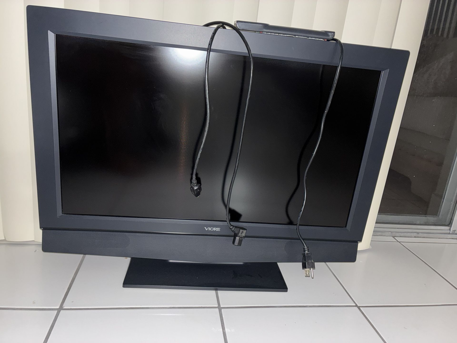 Viore 32” TV