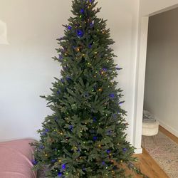 7.5’ tall Xmas tree with lights from Costco 2019