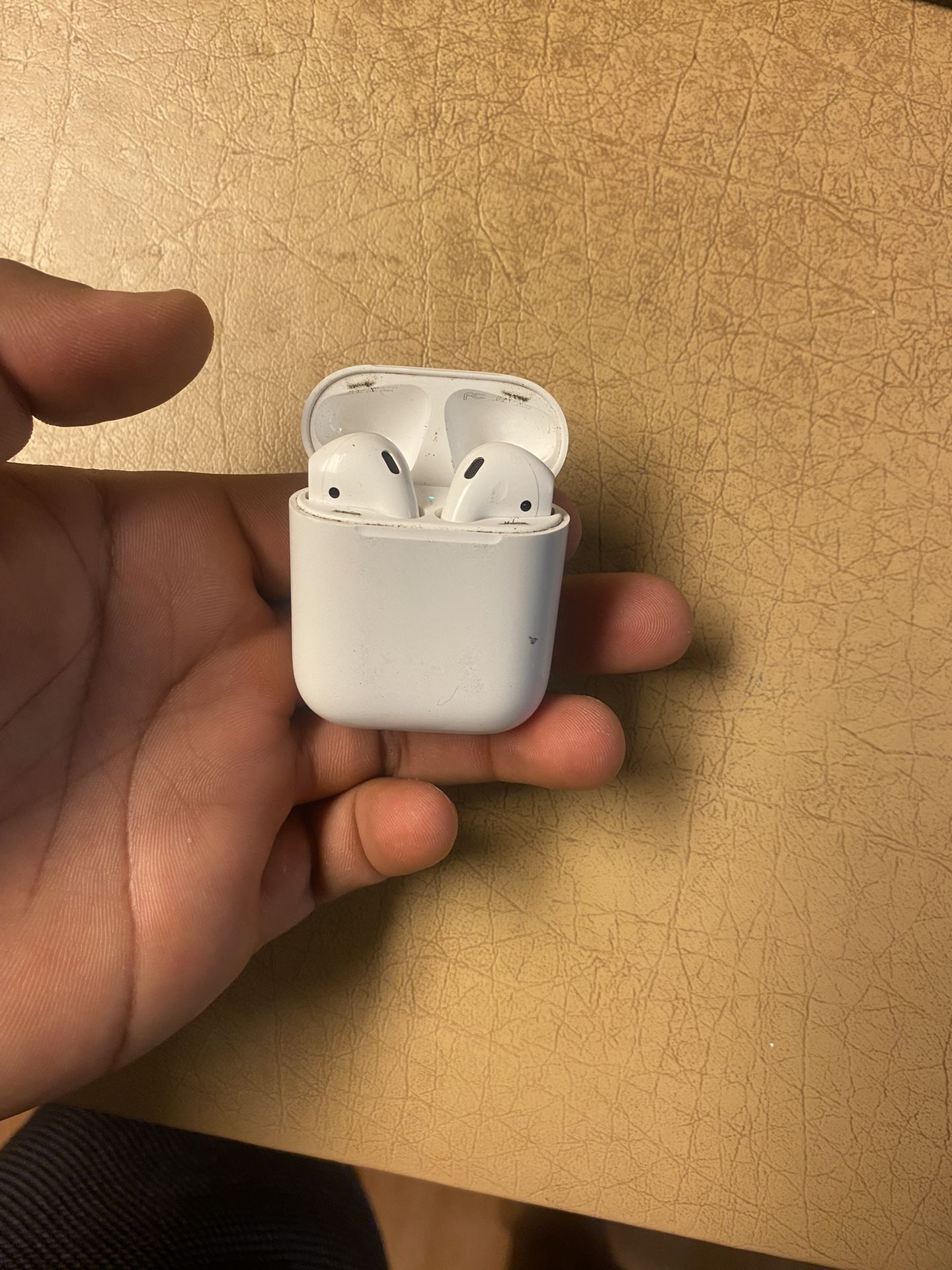 Apple AirPods 