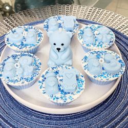 Set of Teddy bear candle and 6 decorate candles in the shape of cupcakes 