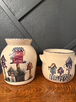 Set of 2 beautiful vases