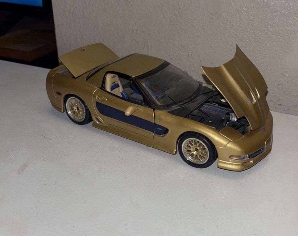 2003 Guldstrand Corvette Maisto Special Edition 1:18 Scale