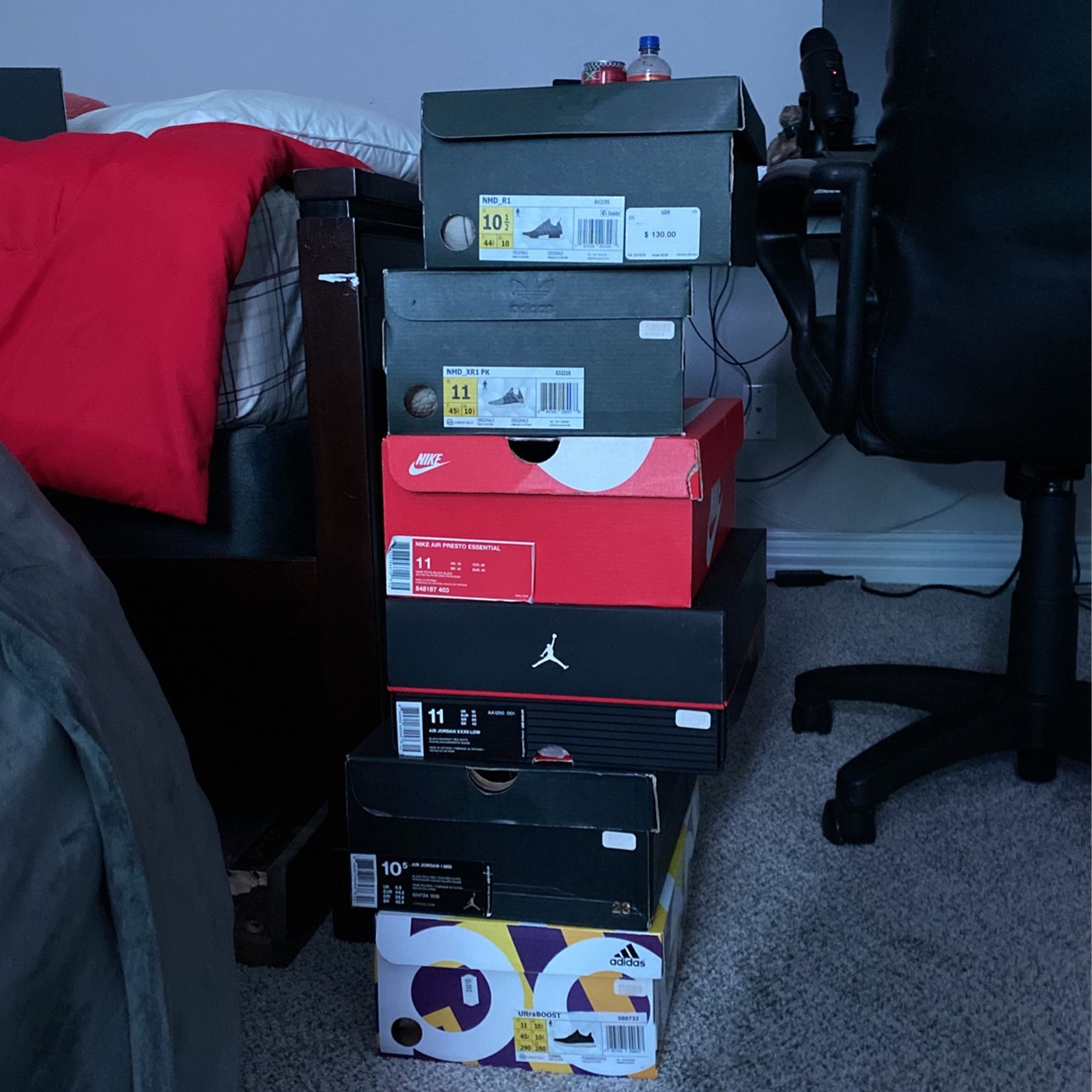 Lot of sneakers/shoes