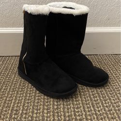 Black Fuzzy Boot With Fur