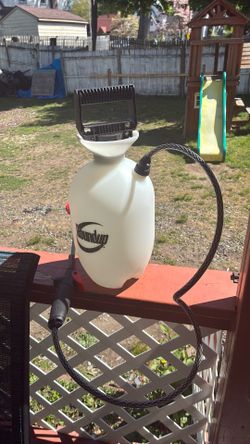 Roundup sprayer white