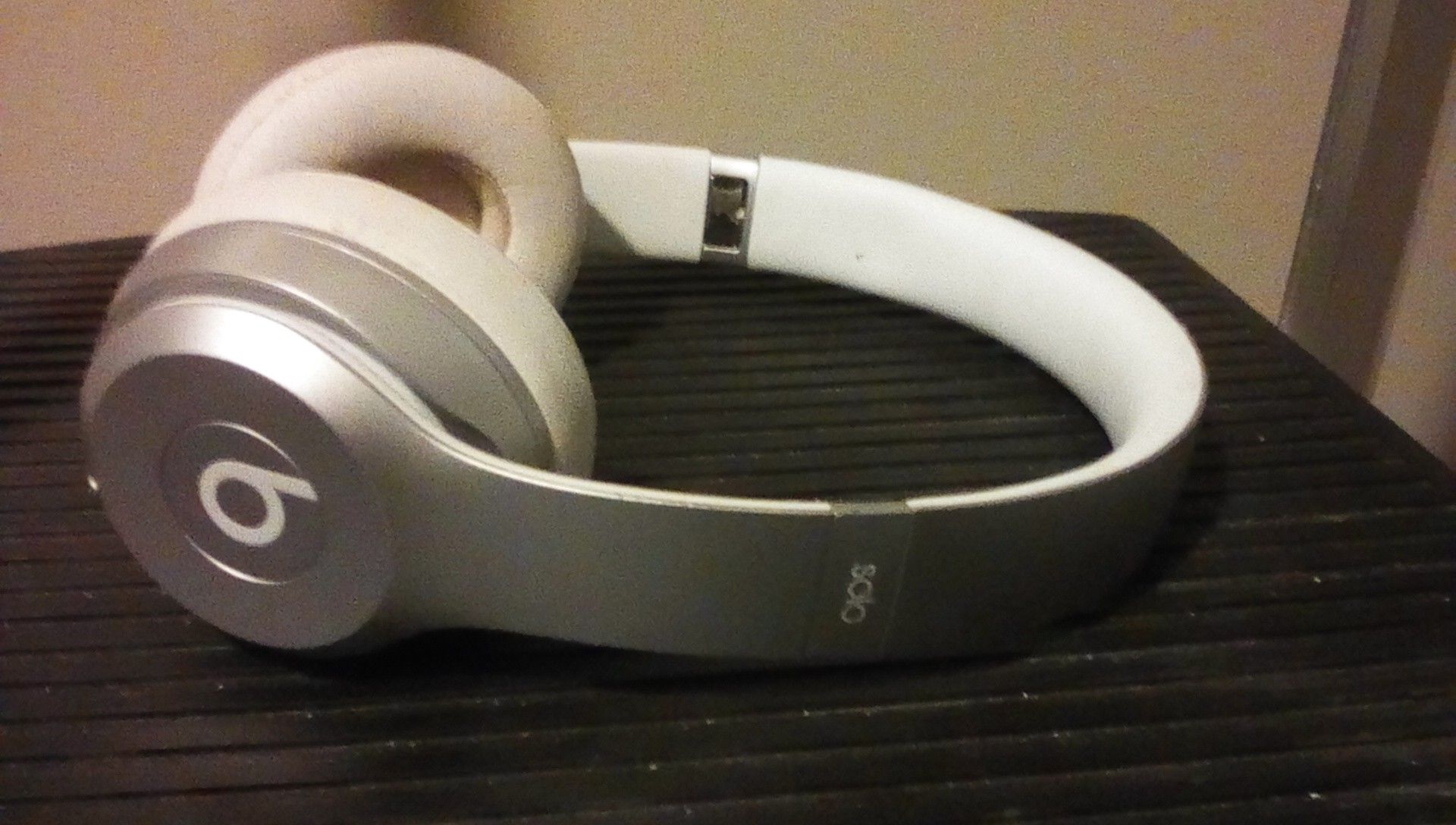 BEATS SOLO WIRELESS HEADPHONES MODEL B0534 for Sale in Shoreline, WA
