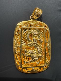 18k Gold dragon pendant 14.7 grams!