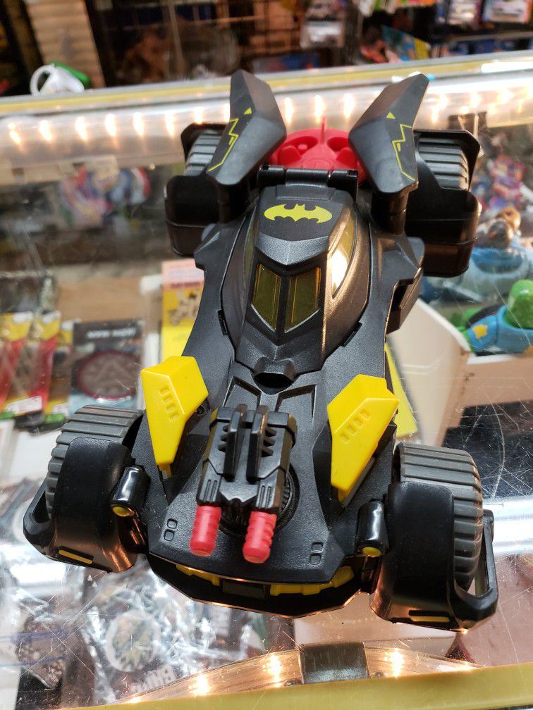 2015 Mattel DC Comics Batmobile Batman Car Black with Yellow/Red Accent



